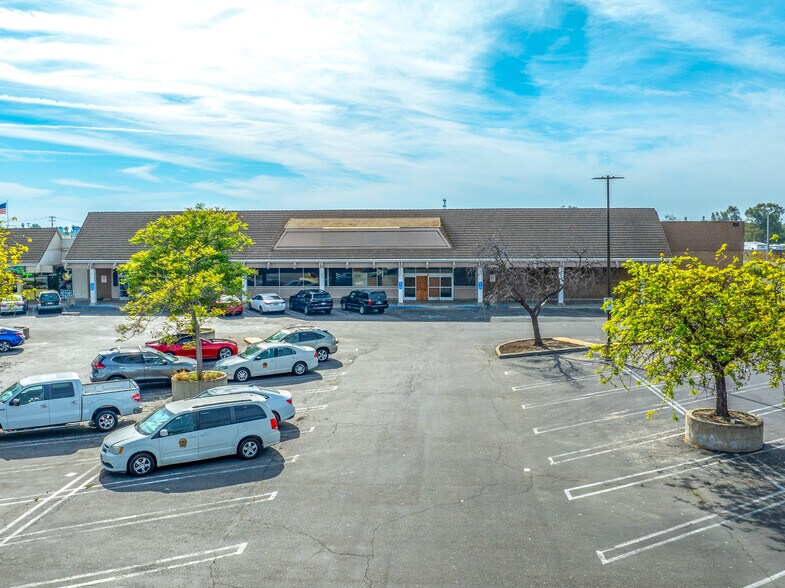 More Photos Of 150 S 11th Ave, Hanford Storefront For Sale