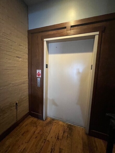 More Photos Of 98 W Main St, West Dundee Restaurant For Lease