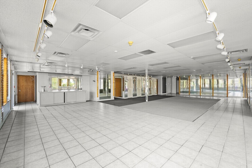 More Photos Of 8650 W 159th St, Orland Park Storefront Retail Office For Lease