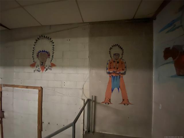 More Photos Of 713 N 2nd St, Stilwell Industrial For Sale