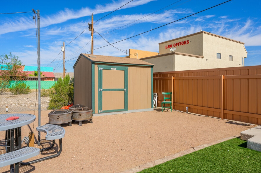 More Photos Of 877 Hancock Rd, Bullhead City Bar For Sale