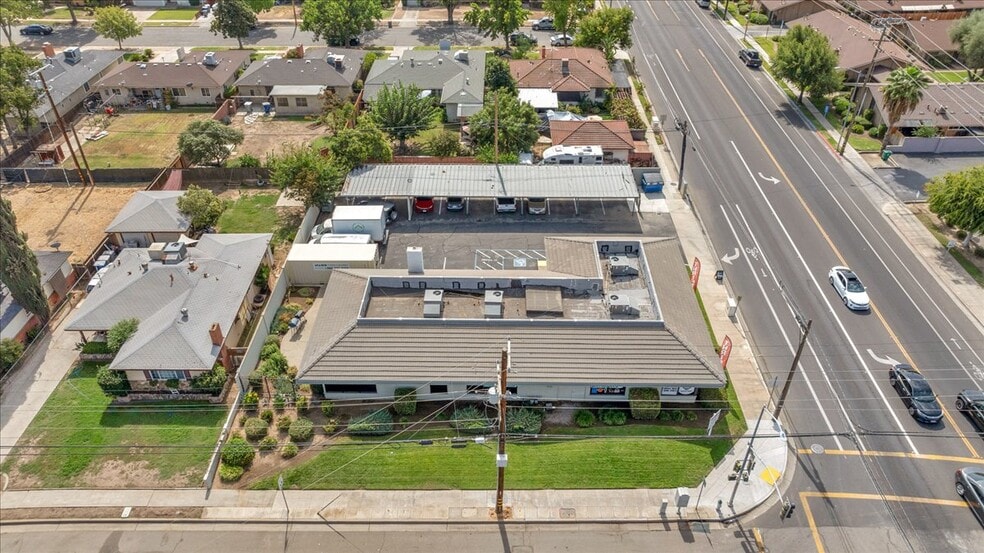 More Photos Of 445 W Dakota Ave, Fresno Office Residential For Sale
