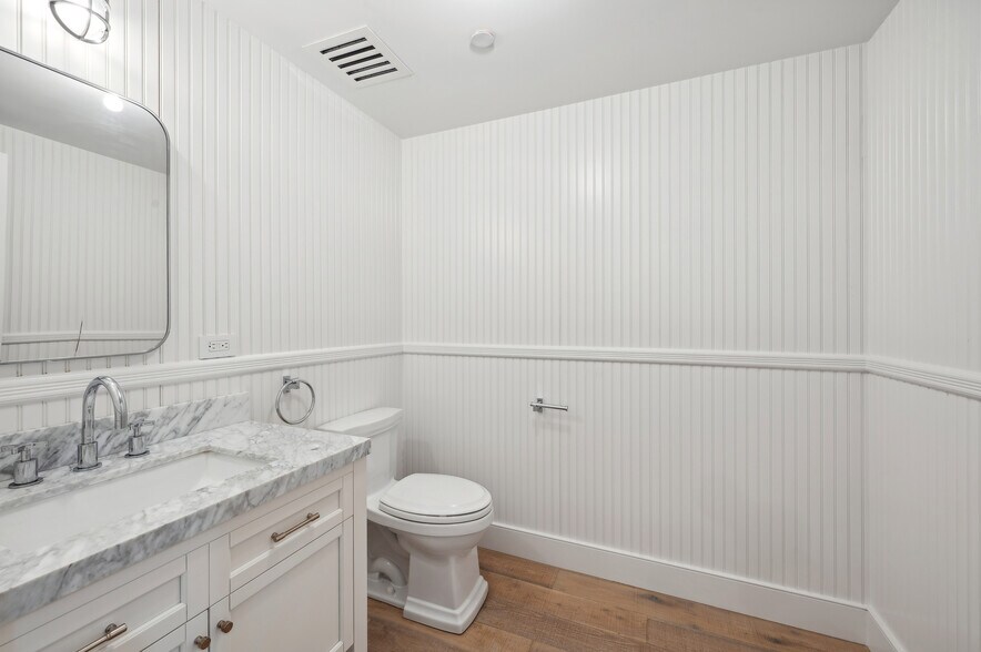 More Photos Of 45 S Euclid Ave, Montauk Storefront Retail Residential For Lease