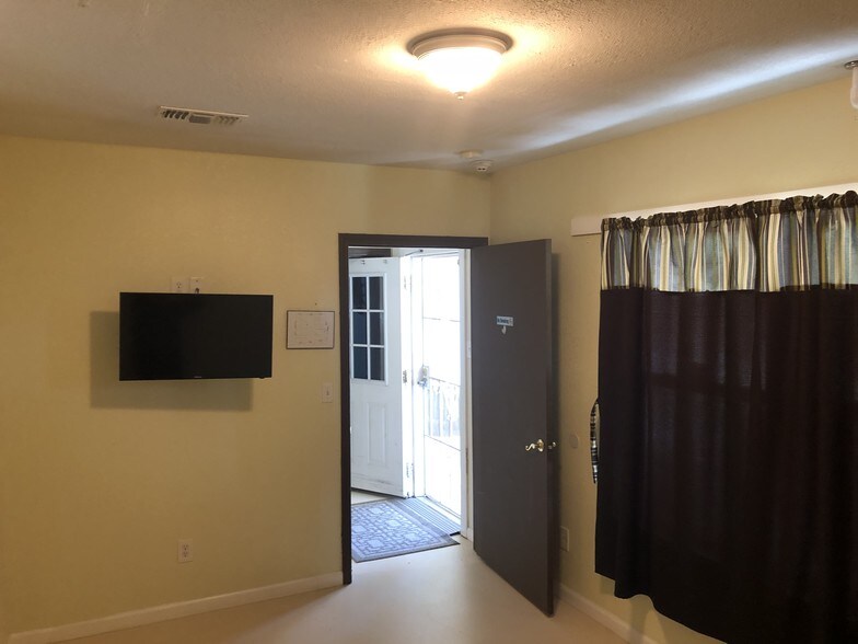 More Photos Of 2522 Holly Hill Dr, San Antonio Medical For Lease