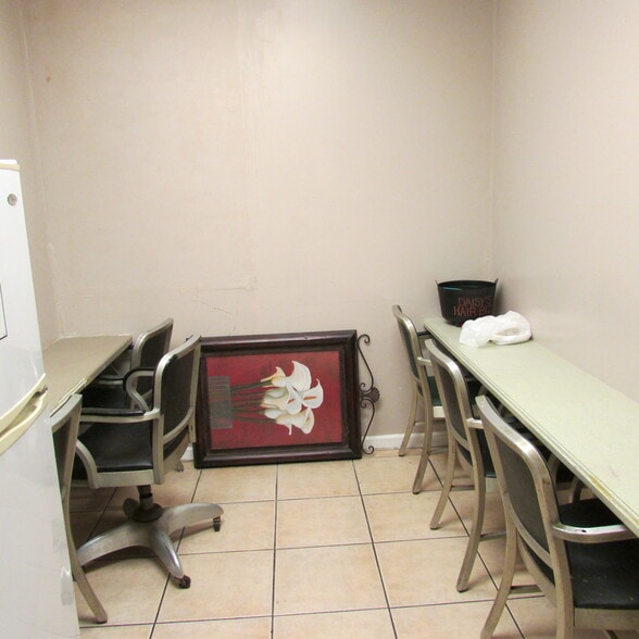 More Photos Of 4694 Free Pike, Dayton Freestanding For Sale