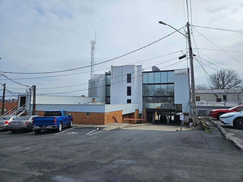 More Photos Of 113 W Public Sq, Glasgow Office For Sale