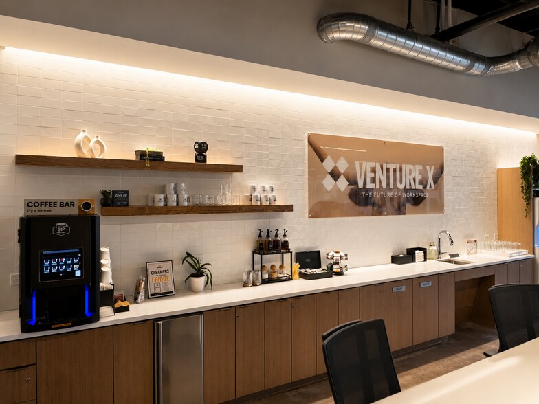More Photos Of 600 W 6th St, Fort Worth Coworking Space