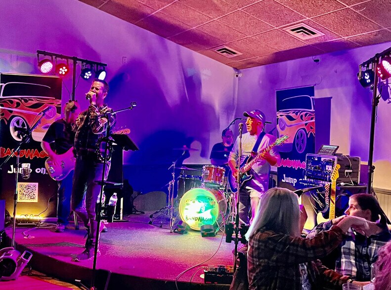 More Photos Of 8826 Gratiot Ave, Columbus Restaurant For Sale