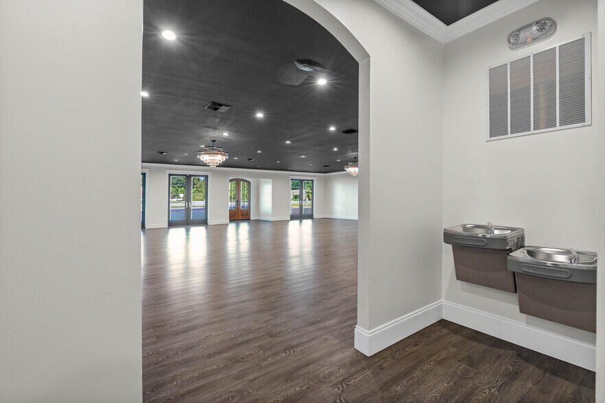 More Photos Of 922 Saraland Blvd S, Saraland Restaurant For Sale