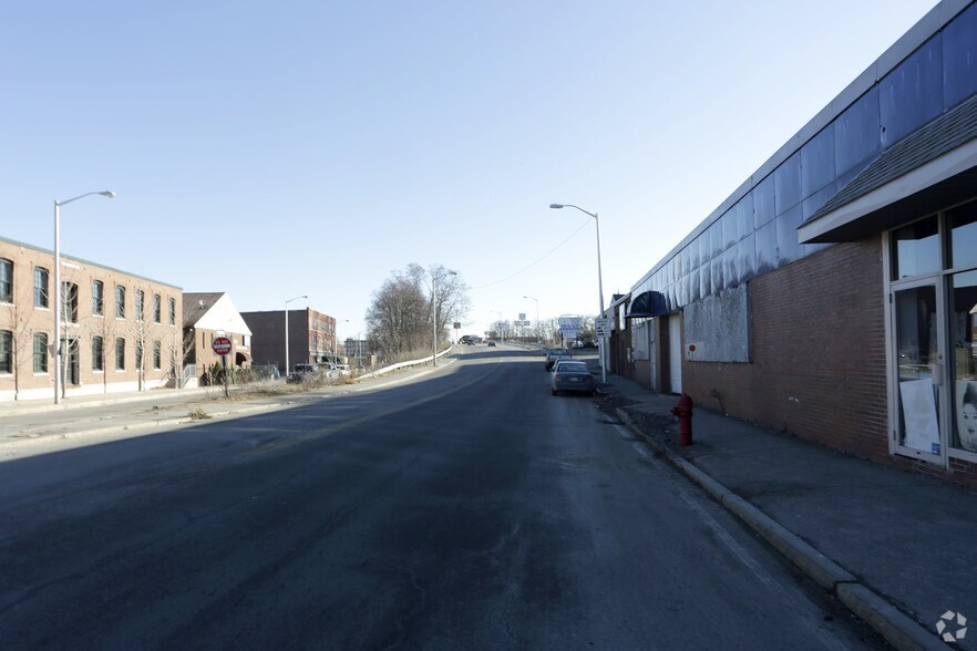 More Photos Of 635 Middlesex St, Lowell Storefront Retail Office For Lease