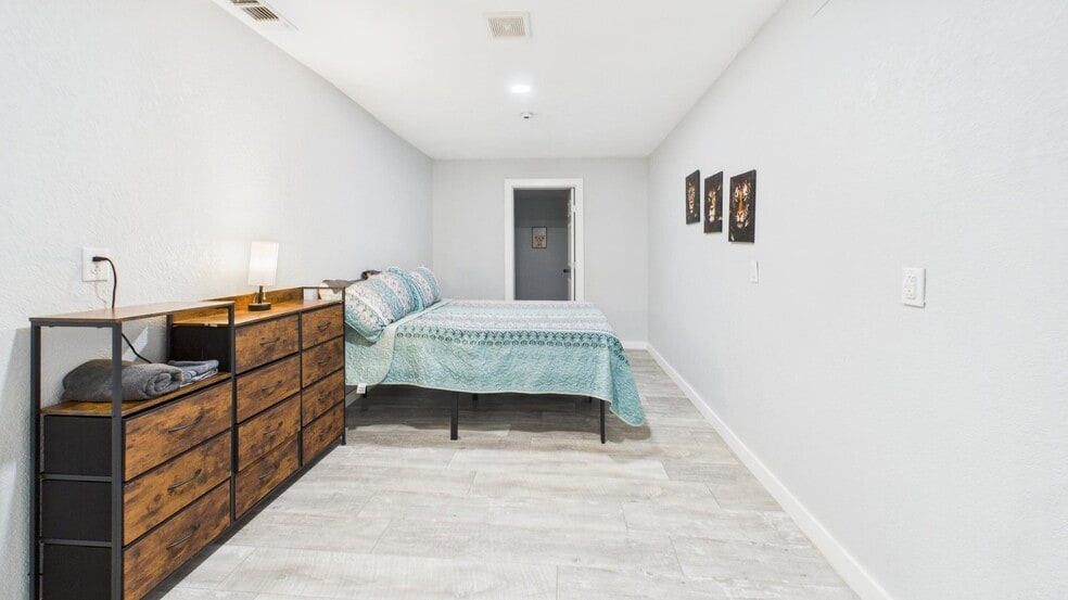 More Photos Of 2123 15th St, Lubbock Apartments For Sale