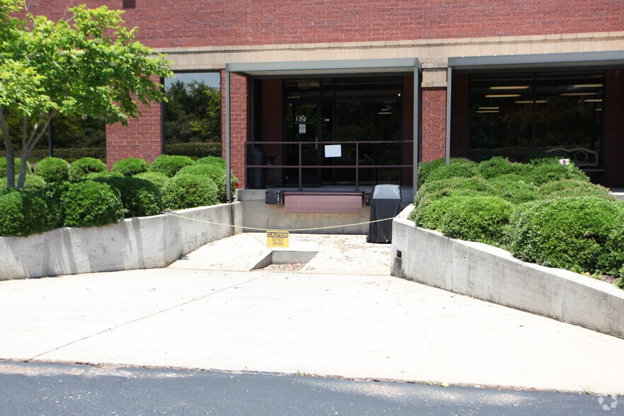 More Photos Of 6767 Old Madison Pike, Huntsville Flex For Lease