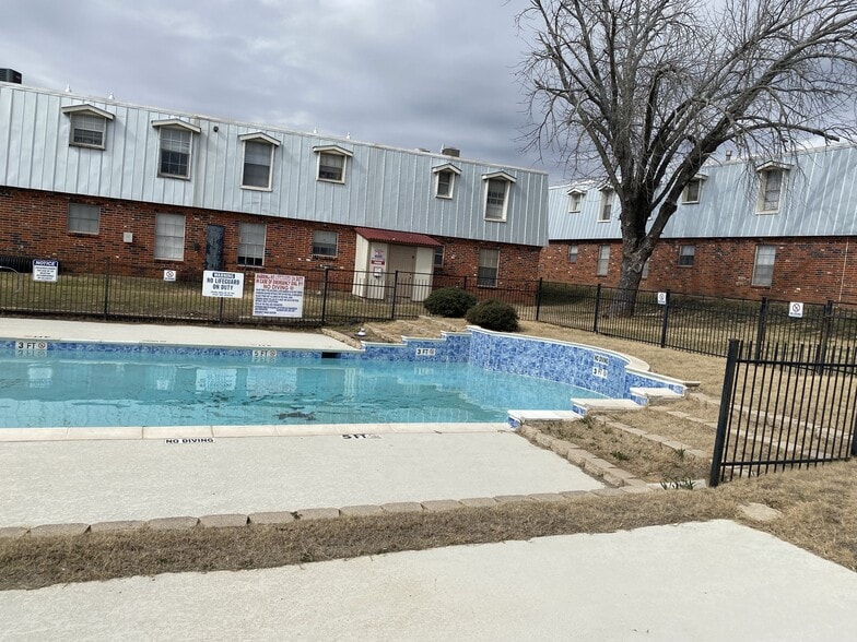 More Photos Of 1121 Jameson St, Weatherford Apartments For Sale