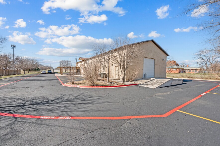 More Photos Of 7716 Davis Blvd, North Richland Hills Storefront For Lease