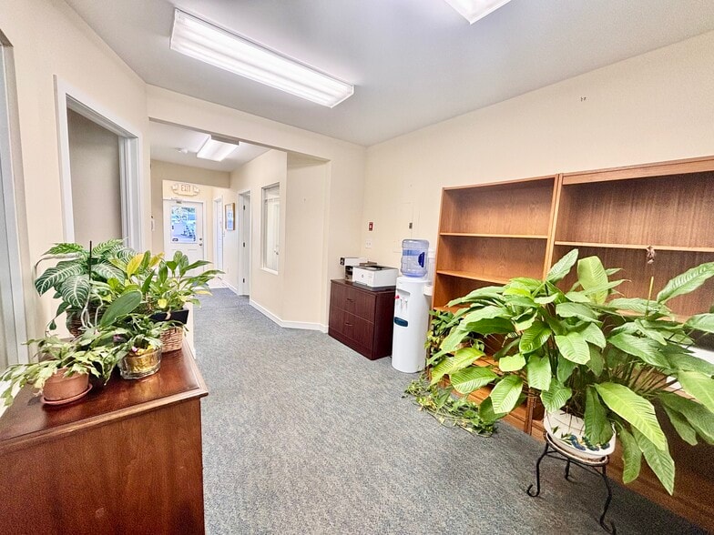 More Photos Of 543 Newfield Ave, Stamford Storefront Retail Residential For Lease