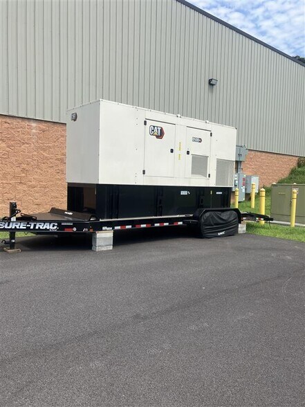 More Photos Of 625 Willow Springs Ln, York Warehouse For Lease