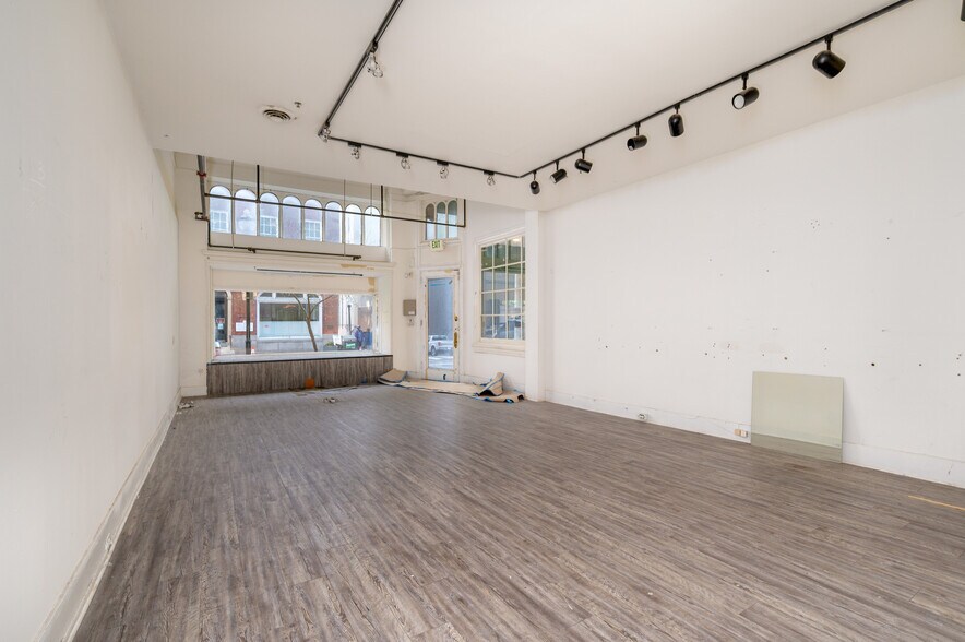 More Photos Of 330 N Charles St, Baltimore Apartments For Lease
