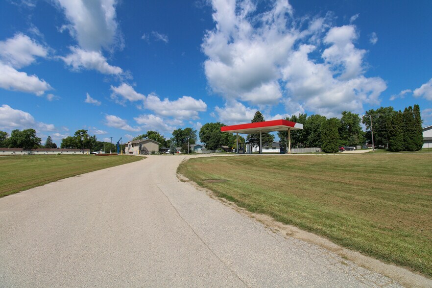 More Photos Of 107 8th Ave SW, Kasson Specialty For Sale