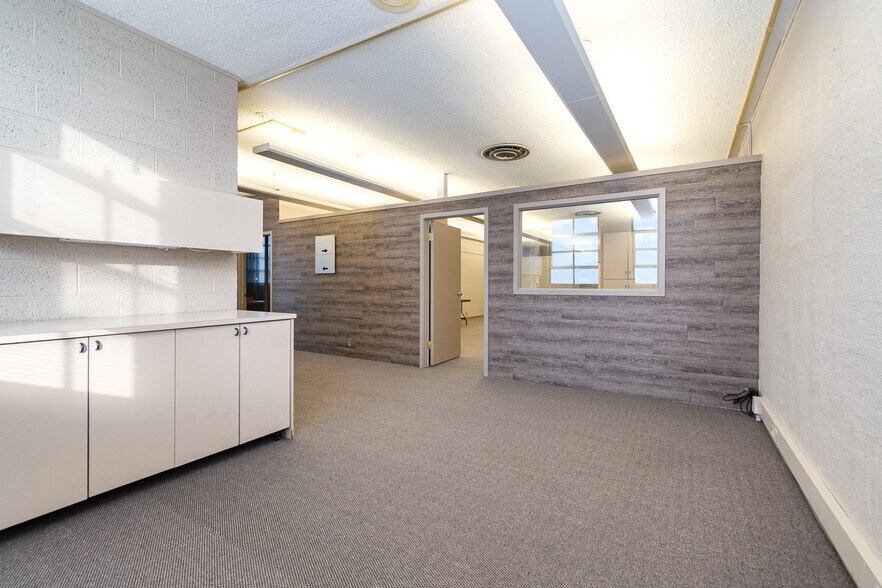 More Photos Of 334 S Water St, Saginaw Office For Sale