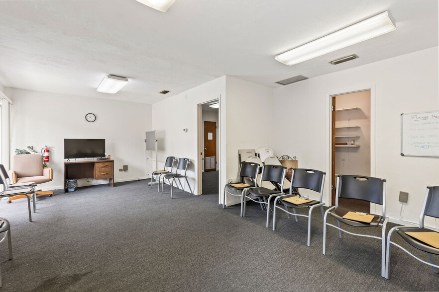 More Photos Of 260 S Marion Ave, Lake City Office For Sale