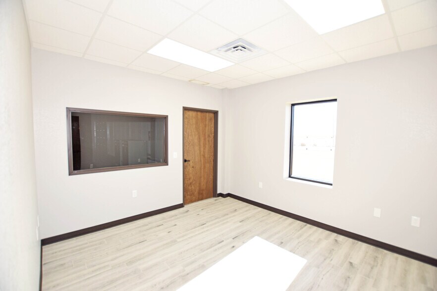 More Photos Of 12316 County Road 137, Odessa Warehouse For Lease