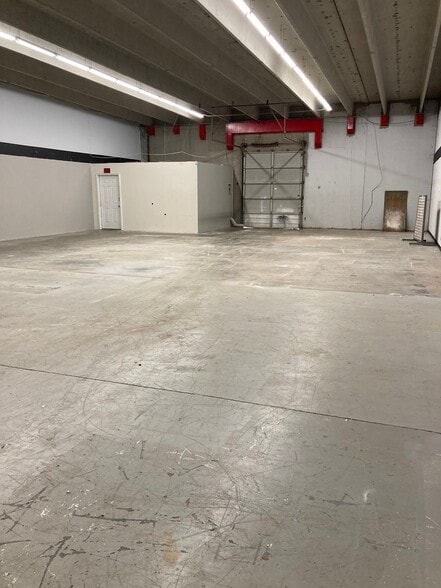 More Photos Of 520 E Hebron St, Charlotte Warehouse For Lease