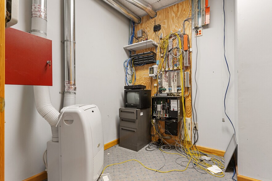 More Photos Of 128 Litchfield Rd, New Milford Medical For Sale