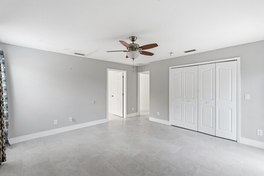 More Photos Of 5106 Lee Blvd, Lehigh Acres Office For Sale