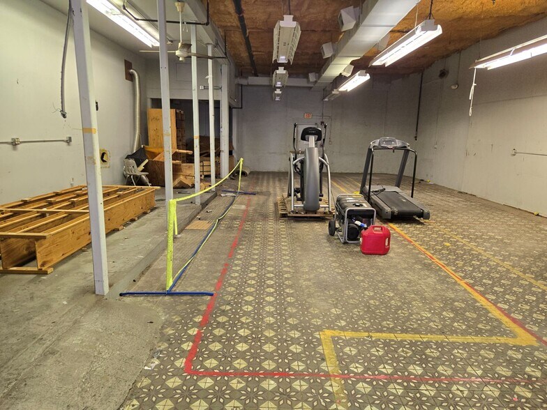 More Photos Of 2902 W Chestnut St, Tampa Industrial For Lease