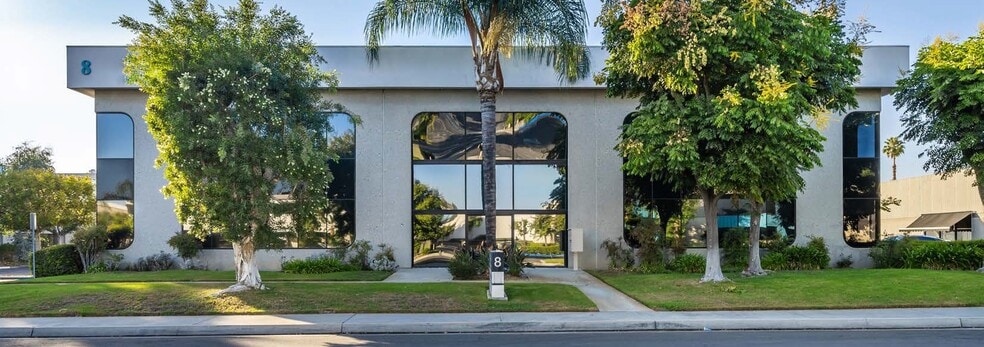 More Photos Of 8 Vanderbilt, Irvine Light Manufacturing For Sale