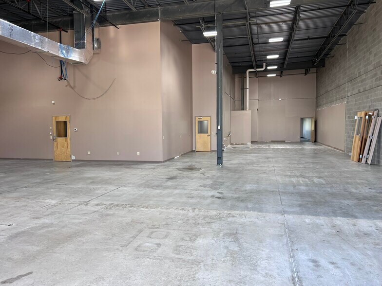 More Photos Of 422-434 Alexandersville Rd, Miamisburg Light Distribution For Lease