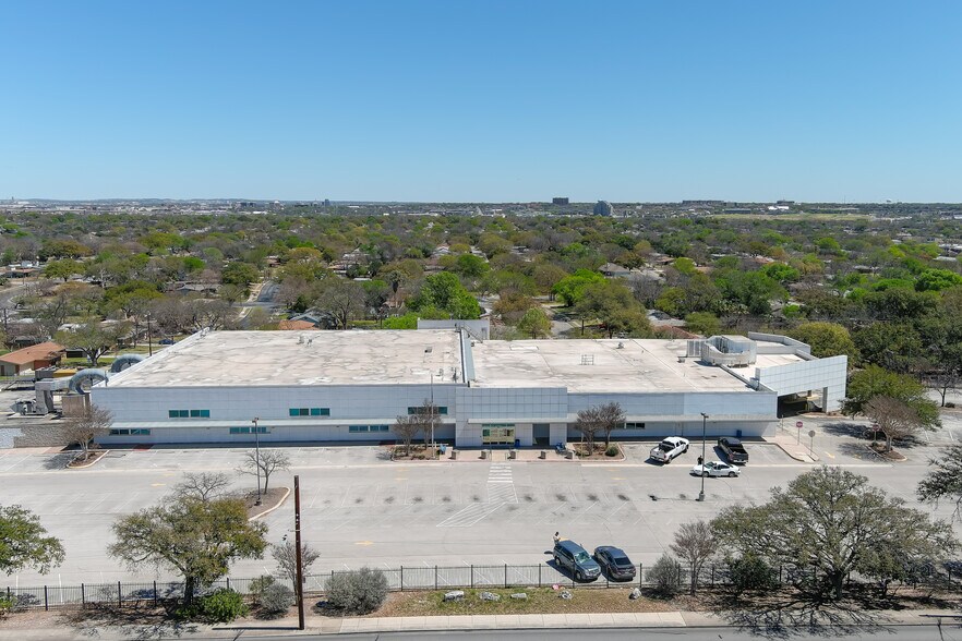 More Photos Of 7000 San Pedro Ave, San Antonio Office For Sale