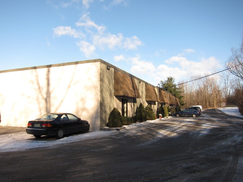 More Photos Of 15 Little Brook Ln, Newburgh Warehouse For Lease