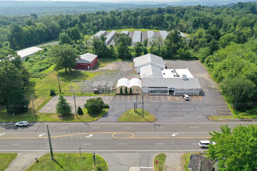 Primary Photo Of 147 Meriden Rd, Middlefield Garden Center For Sale