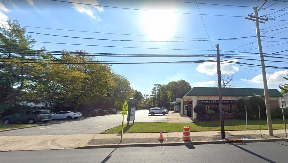 Primary Photo Of 140 W Main St, East Islip Storefront For Lease