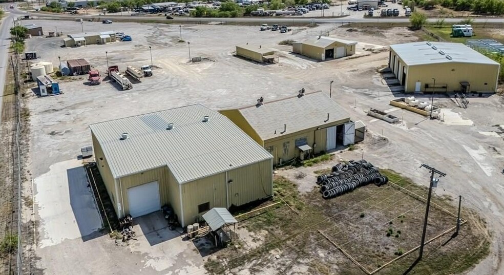 Primary Photo Of 255 Loop 517, Carrizo Springs Flex For Sale