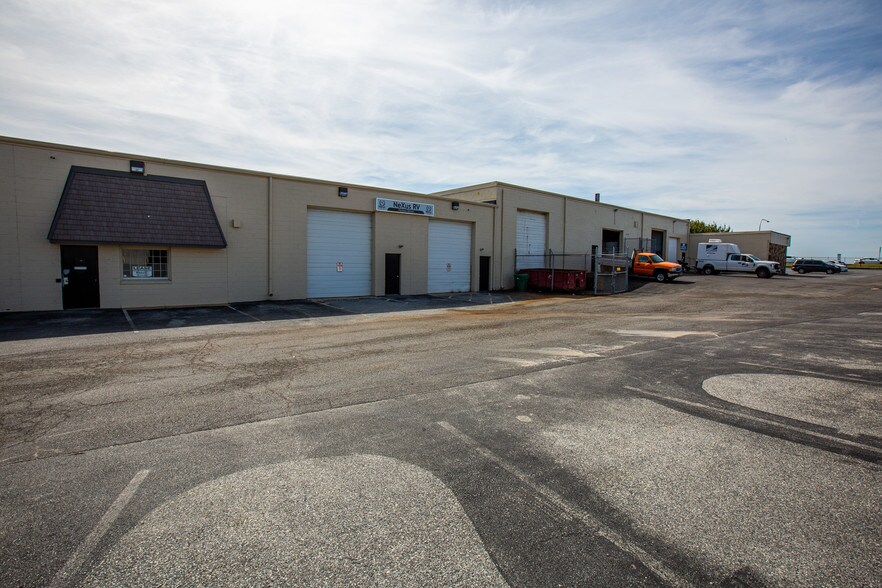 More Photos Of 308-314 W Basin Rd, New Castle Light Distribution For Lease