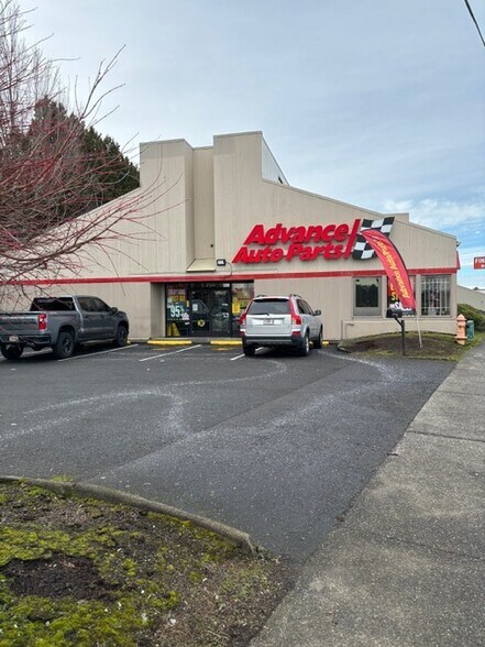 More Photos Of 2120 E Powell Blvd, Gresham General Retail For Sale