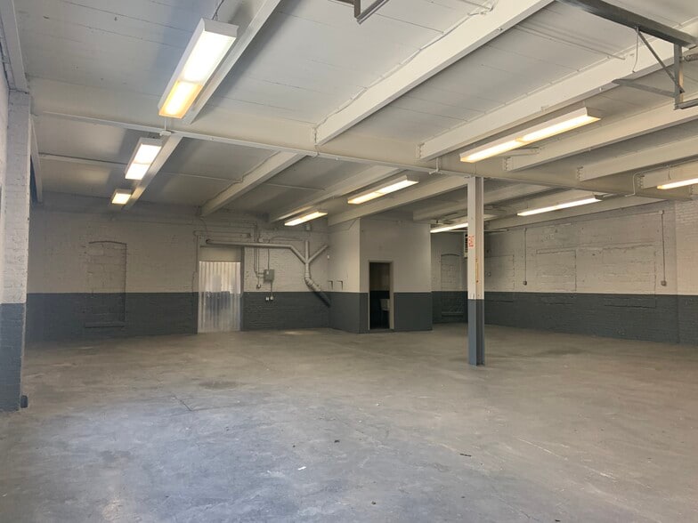 More Photos Of 1708 Boone Ave, Bronx Warehouse For Lease