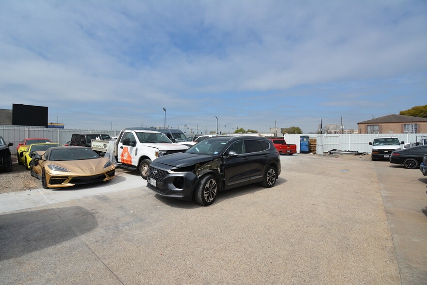 More Photos Of 5610-5613 Southwest Fwy, Houston Mixed Retail For Lease