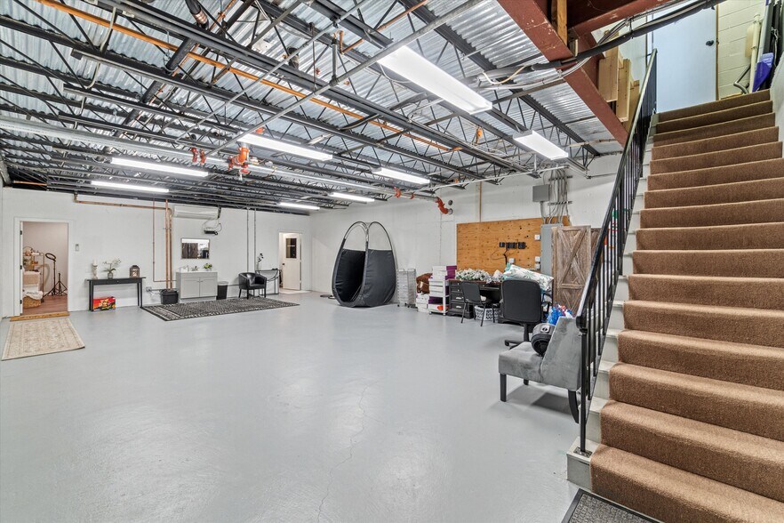 More Photos Of 1794 Bridge St, Dracut Storefront For Sale