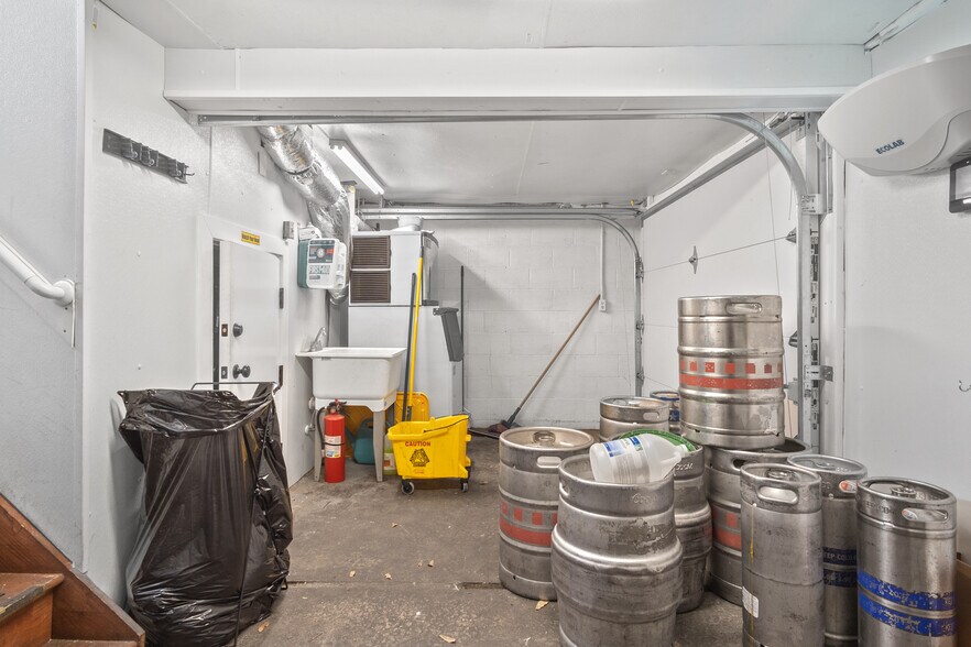 More Photos Of 10 E Main St, Thurmont Restaurant For Sale