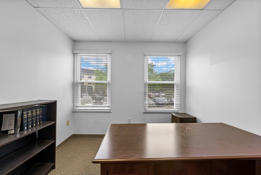 More Photos Of 59 Avenue at the Commons, Shrewsbury Medical For Lease
