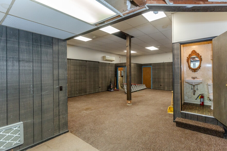 More Photos Of 1243 Main St, West Warwick General Retail For Sale