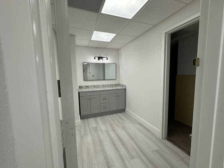 More Photos Of 226-230 N Beach St, Daytona Beach Office For Sale