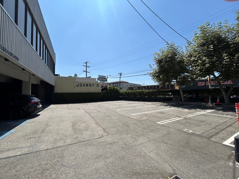 More Photos Of 4335 W Adams Blvd, Los Angeles Office For Lease
