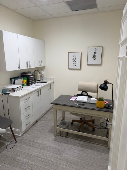 More Photos Of 49 Old Solomons Island Rd, Annapolis Medical For Lease