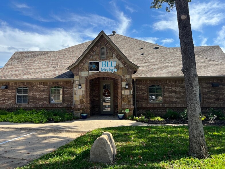 More Photos Of 2800 William D Tate Ave, Grapevine Medical For Lease