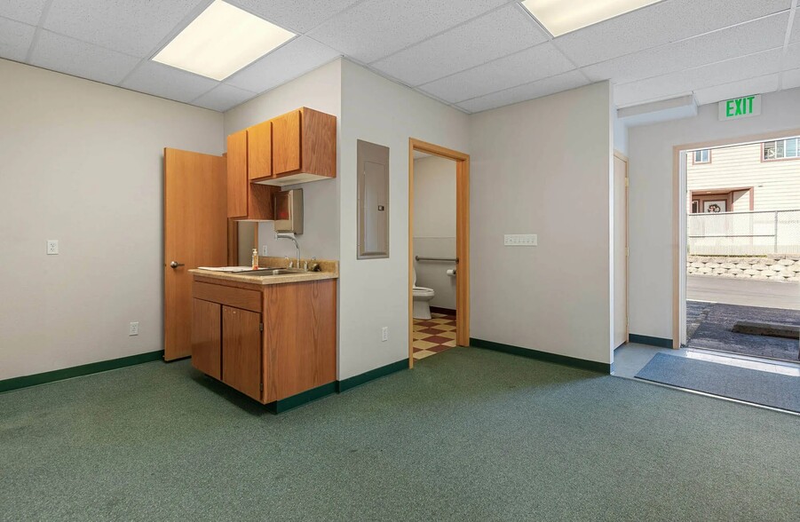 More Photos Of 588 SE Bishop Blvd, Pullman General Retail For Lease