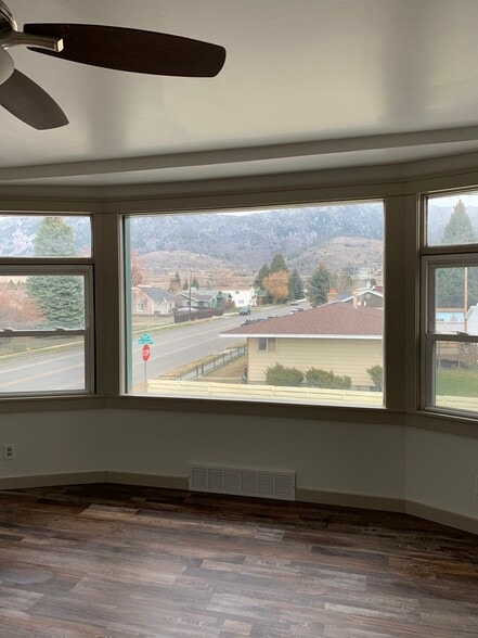 More Photos Of 2940 Floral Blvd, Butte Office For Sale